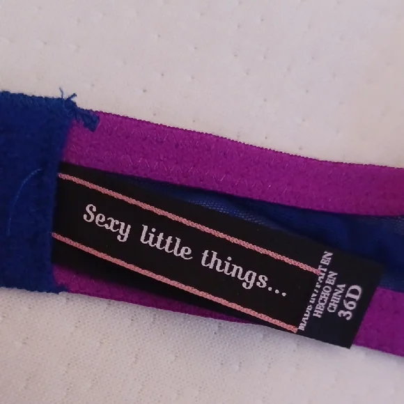 Blue and Black Lace Bra - Picture 4 of 7